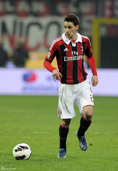 记者：莱万与瑟洛特都在新月意向名单上，小因渴望莱万能加盟