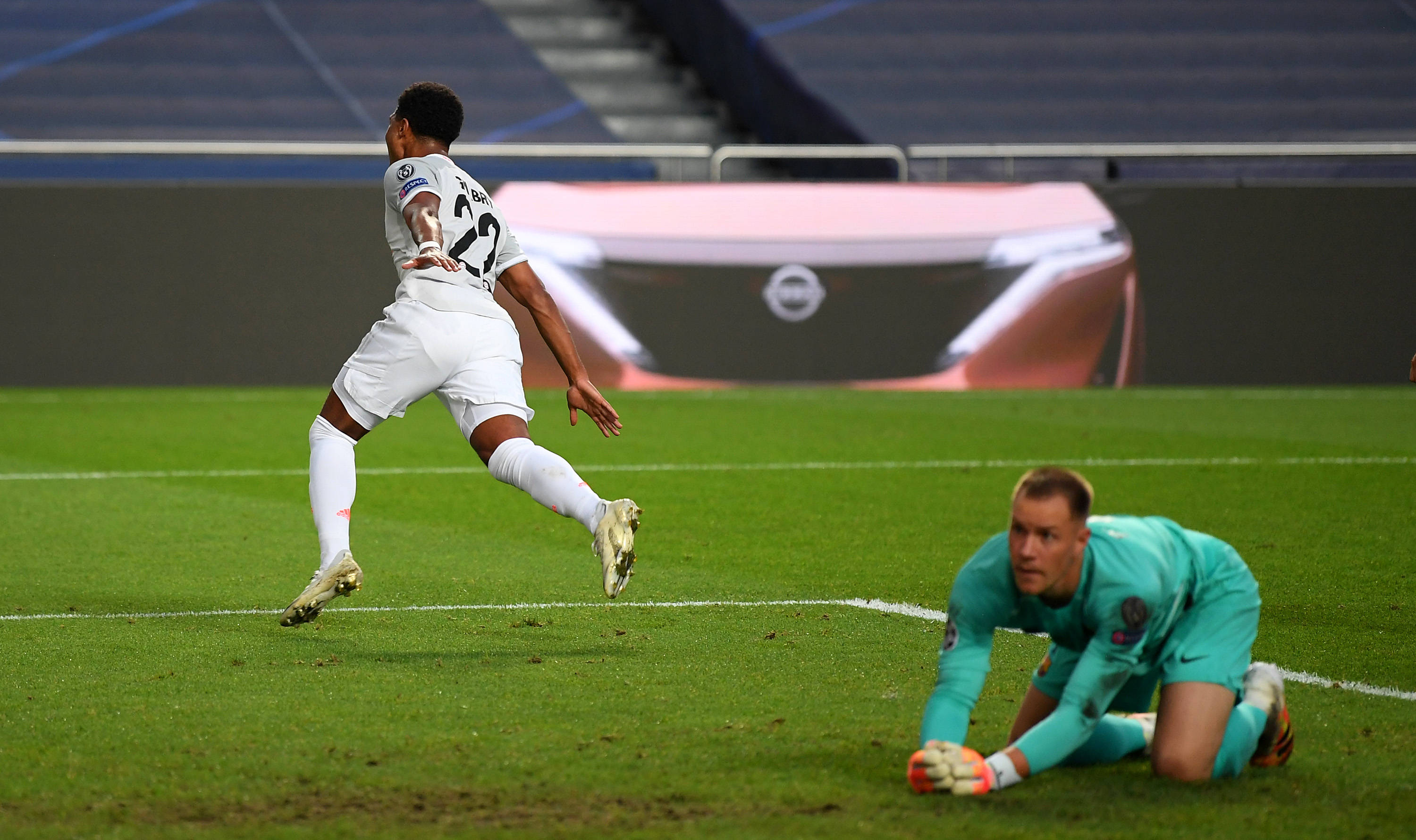 大手笔啊!《节奏大师》开服Bug补偿140张免费跳关卡等